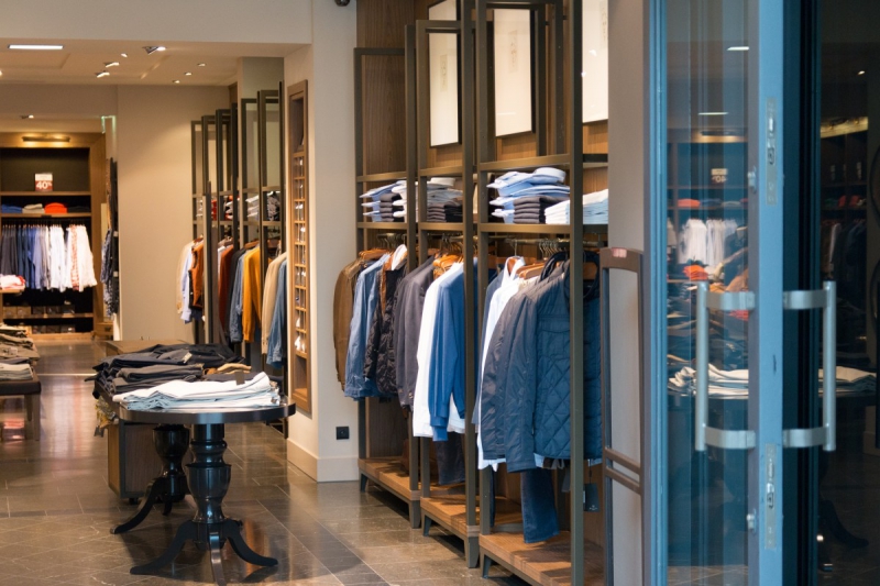 ecommerce-CONSEGUDES-min_shop_clothes_clothing_shopping_mall_shopping_kielce_crown_poland-862477